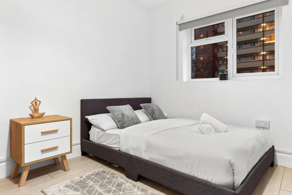 Holiday Home Near Kings Cross Sleep 12 Sp7 ロンドン エクステリア 写真