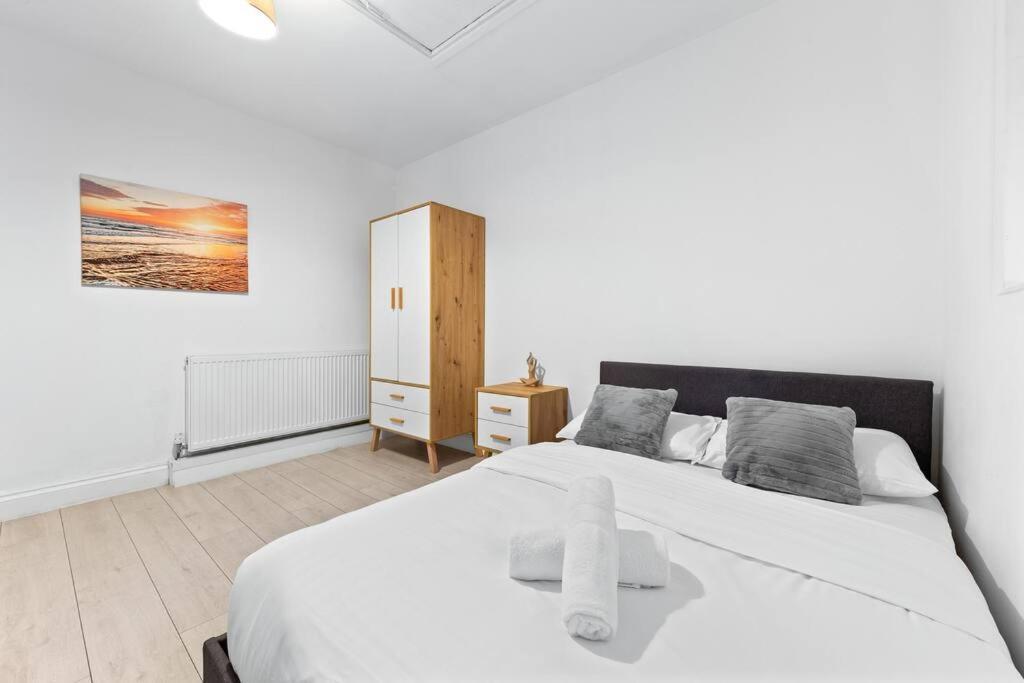 Holiday Home Near Kings Cross Sleep 12 Sp7 ロンドン エクステリア 写真